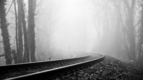 rails_railway_fog_turn_black-and-white_gloomy_60136_3840x2160